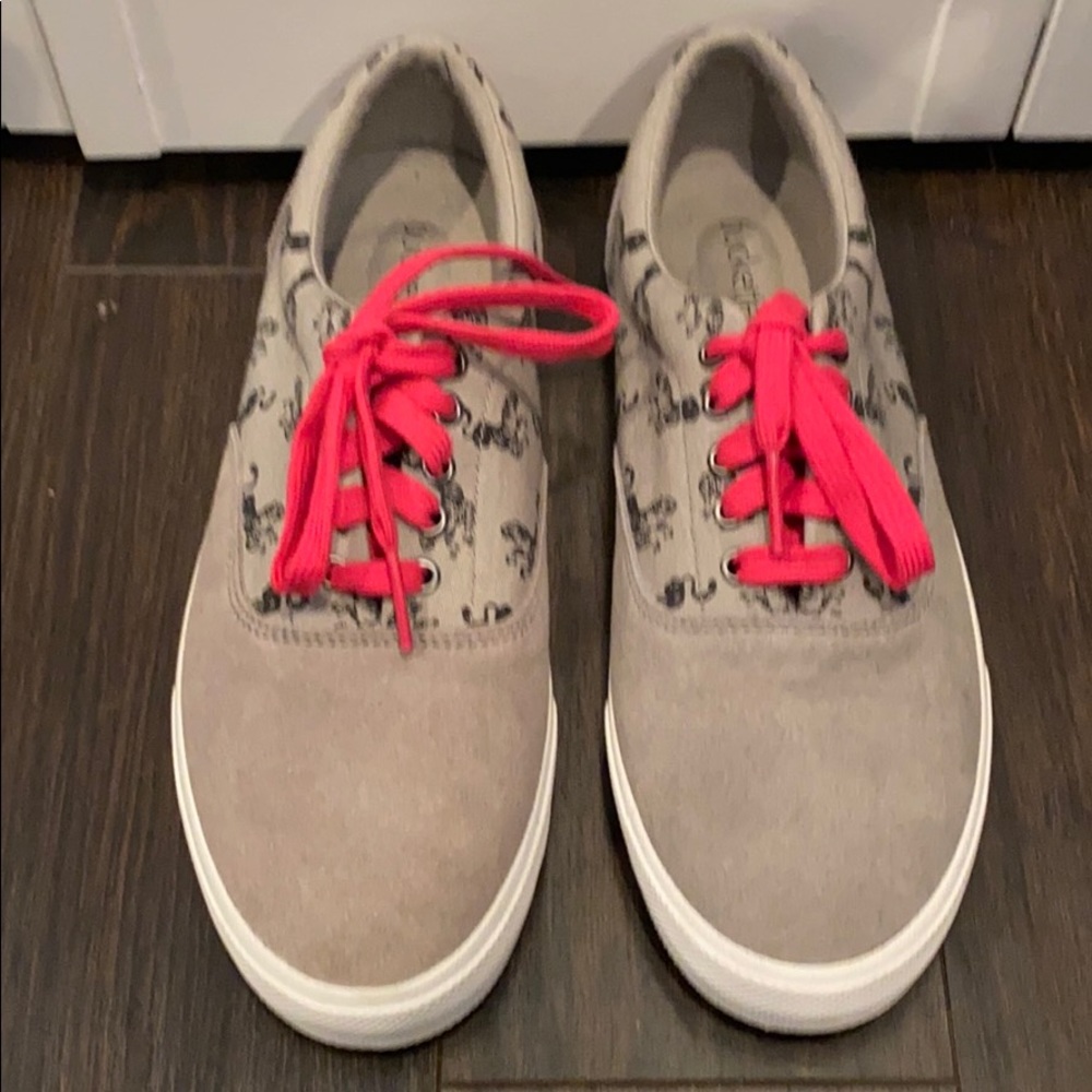 NWOT bucketfeet Tiger Sneaker